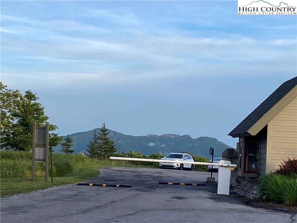 301 Pinnacle Inn Road, Unit 1306 Beech Mountain, NC 28604 - Photo 18 of 19 a view of city