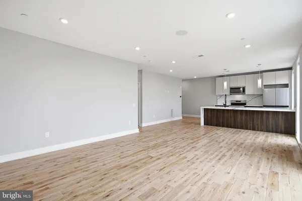 $3,195 | 1000 West Girard Avenue, Unit 551, Philadelphia, PA 19123