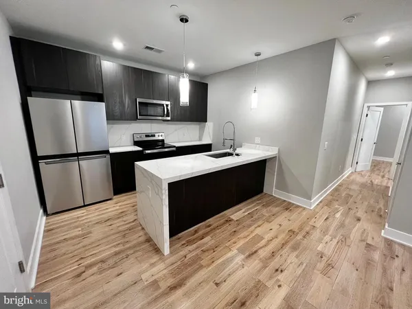 $3,195 | 1000 West Girard Avenue, Unit 551, Philadelphia, PA 19123