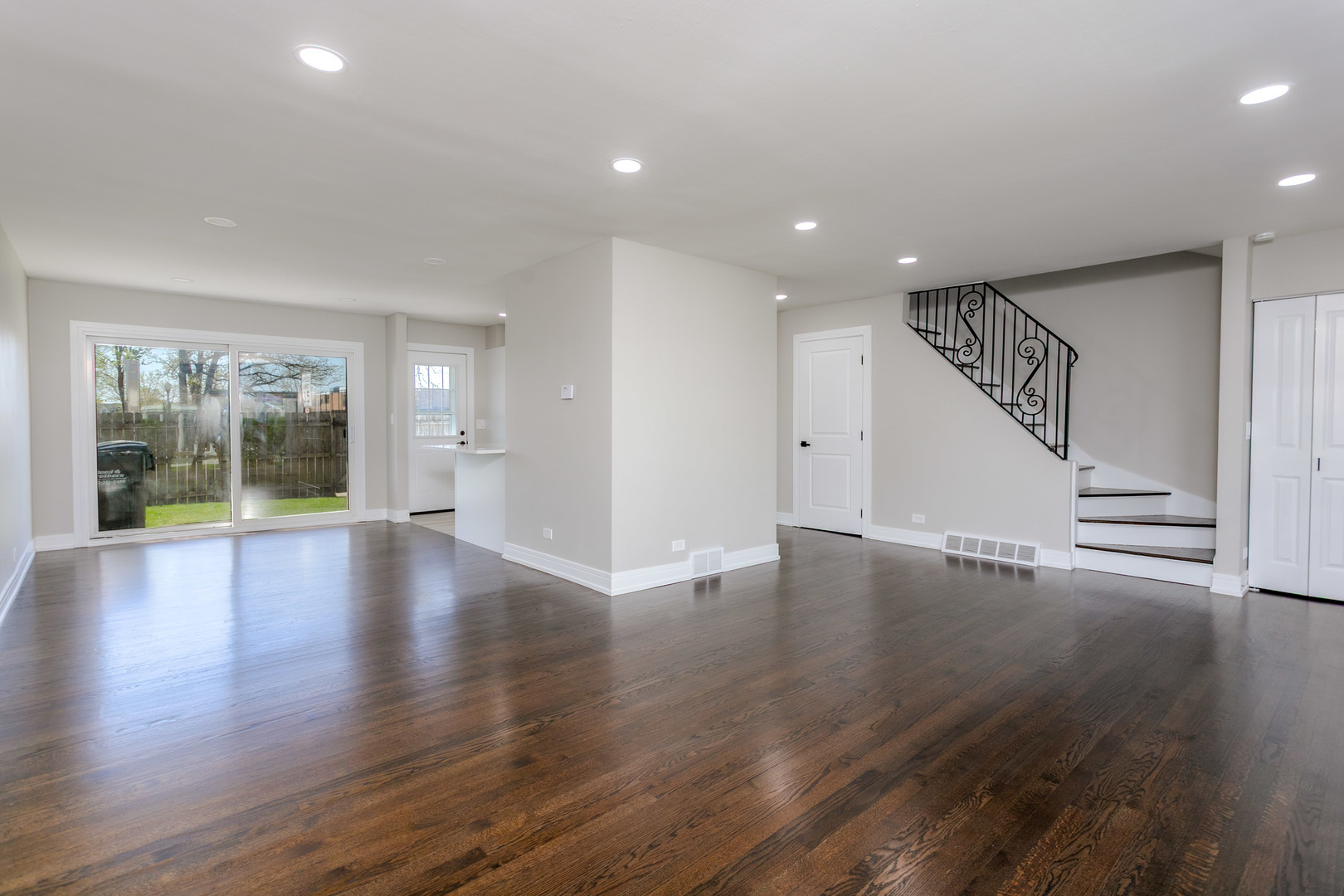 8800 Dee Road, Unit A Des Plaines, IL 60016 - Photo 5 of 24