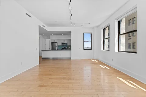 $565,000 | 4 Beacon Way, Unit 805, Jersey City, NJ 07304