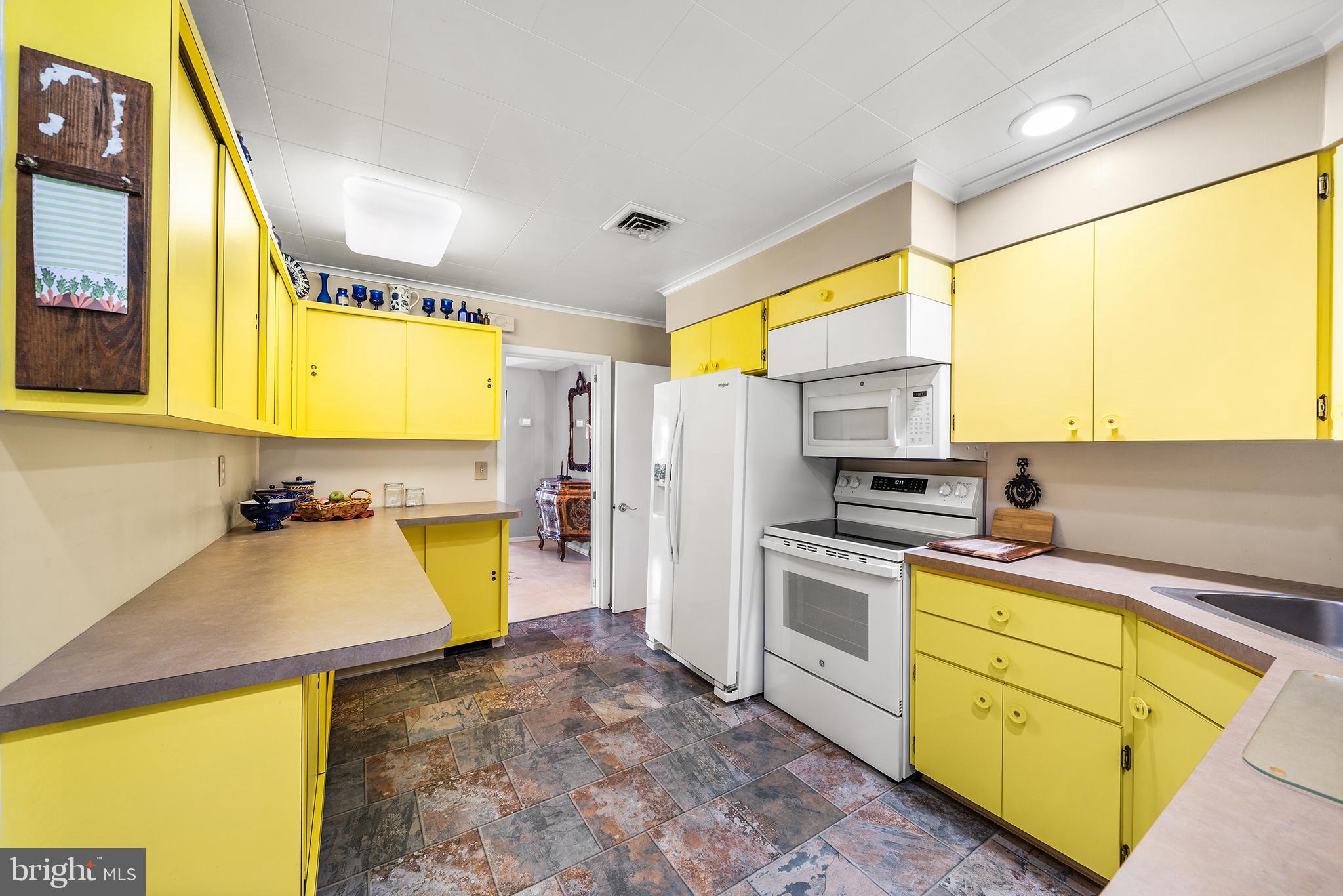 403 Meadow Lane Wallingford, PA 19086 - Photo 13 of 38 Kitchen