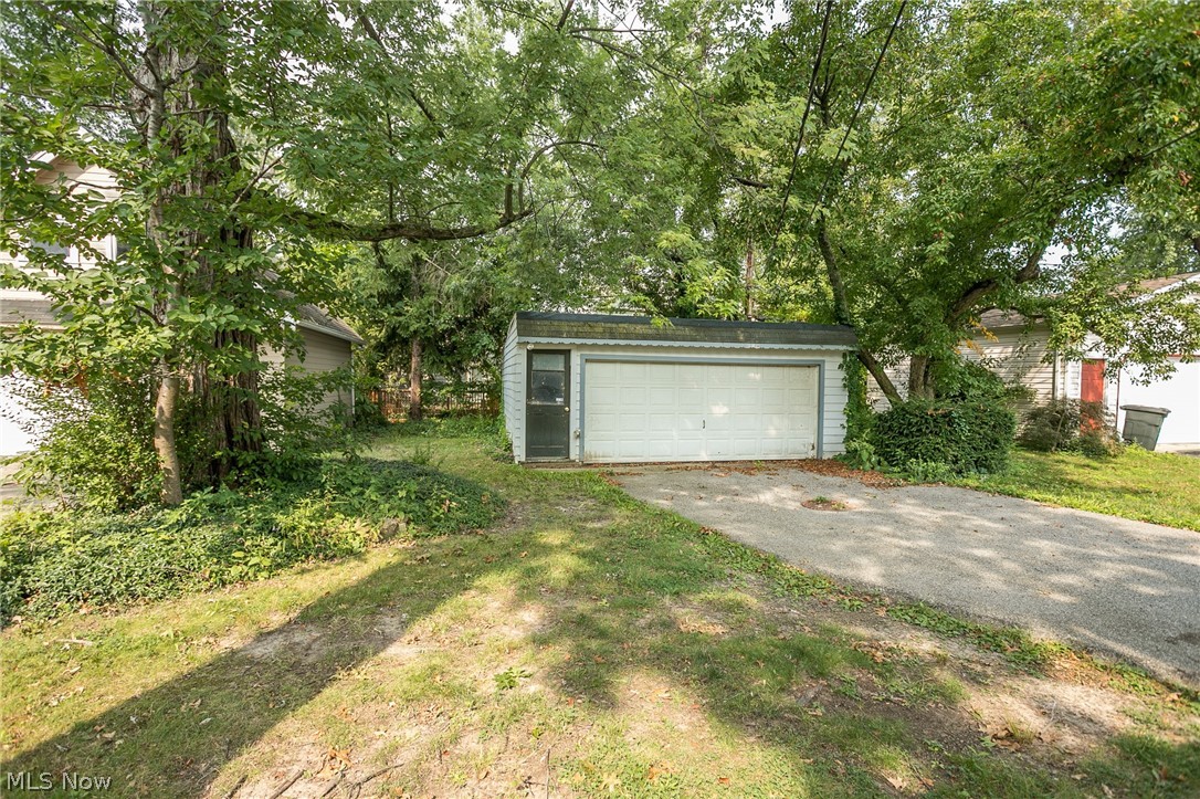 878 Clarence Road Cleveland Heights, OH 44121 - Photo 5 of 32