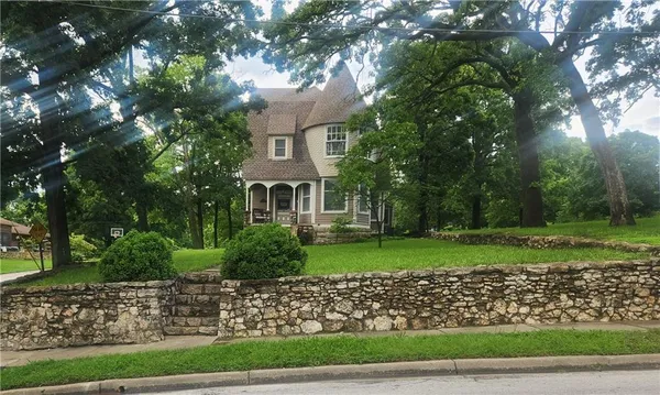 $459,900 | 706 West Wall Street, Harrisonville, MO 64701