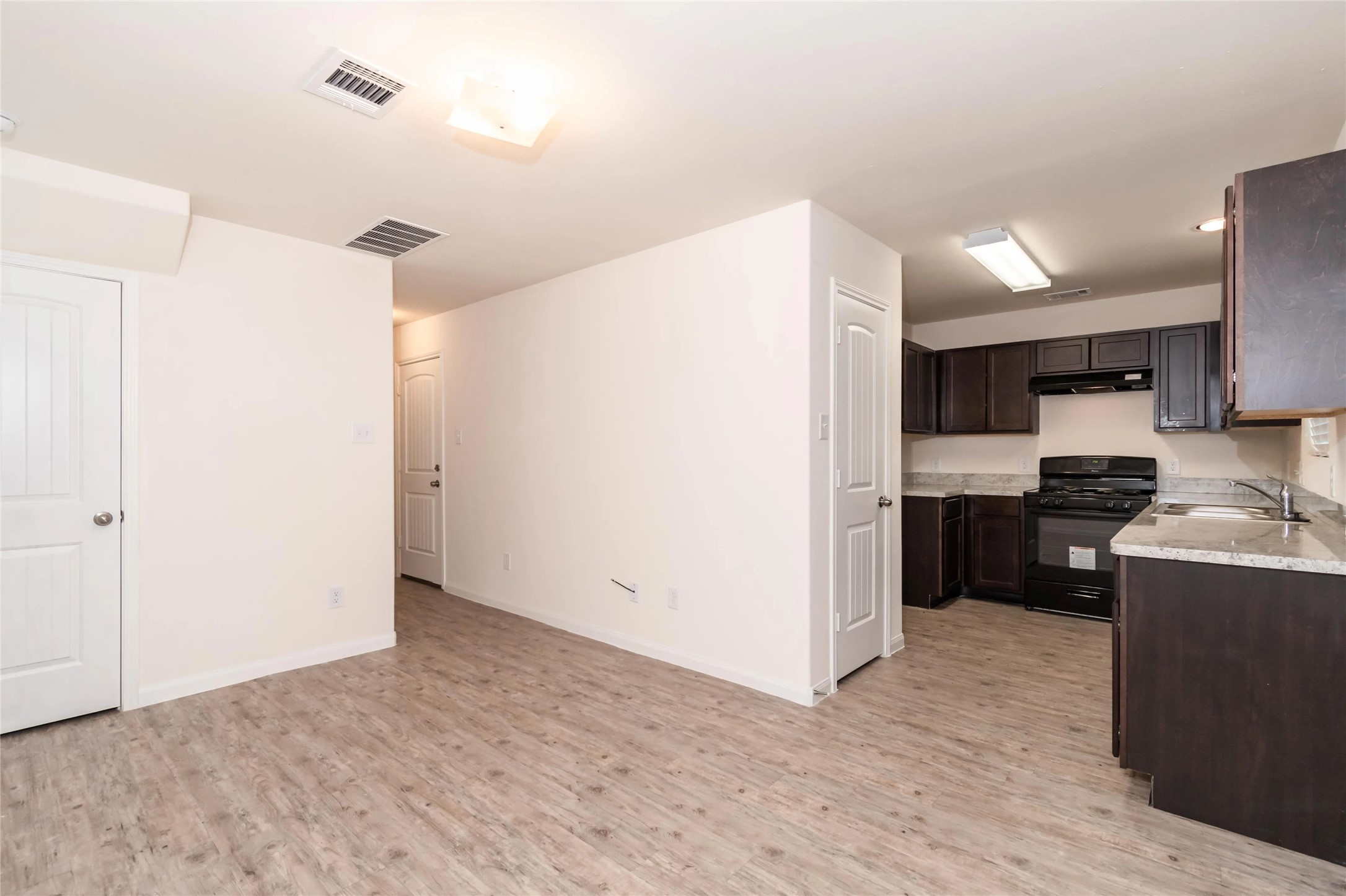 12727 Veterans Ranch Road Houston, TX 77014 - Photo 6 of 10 Photos may be representative of the floor plan and not the exact home. Finishes, layout, and features of the actual property for lease may vary.