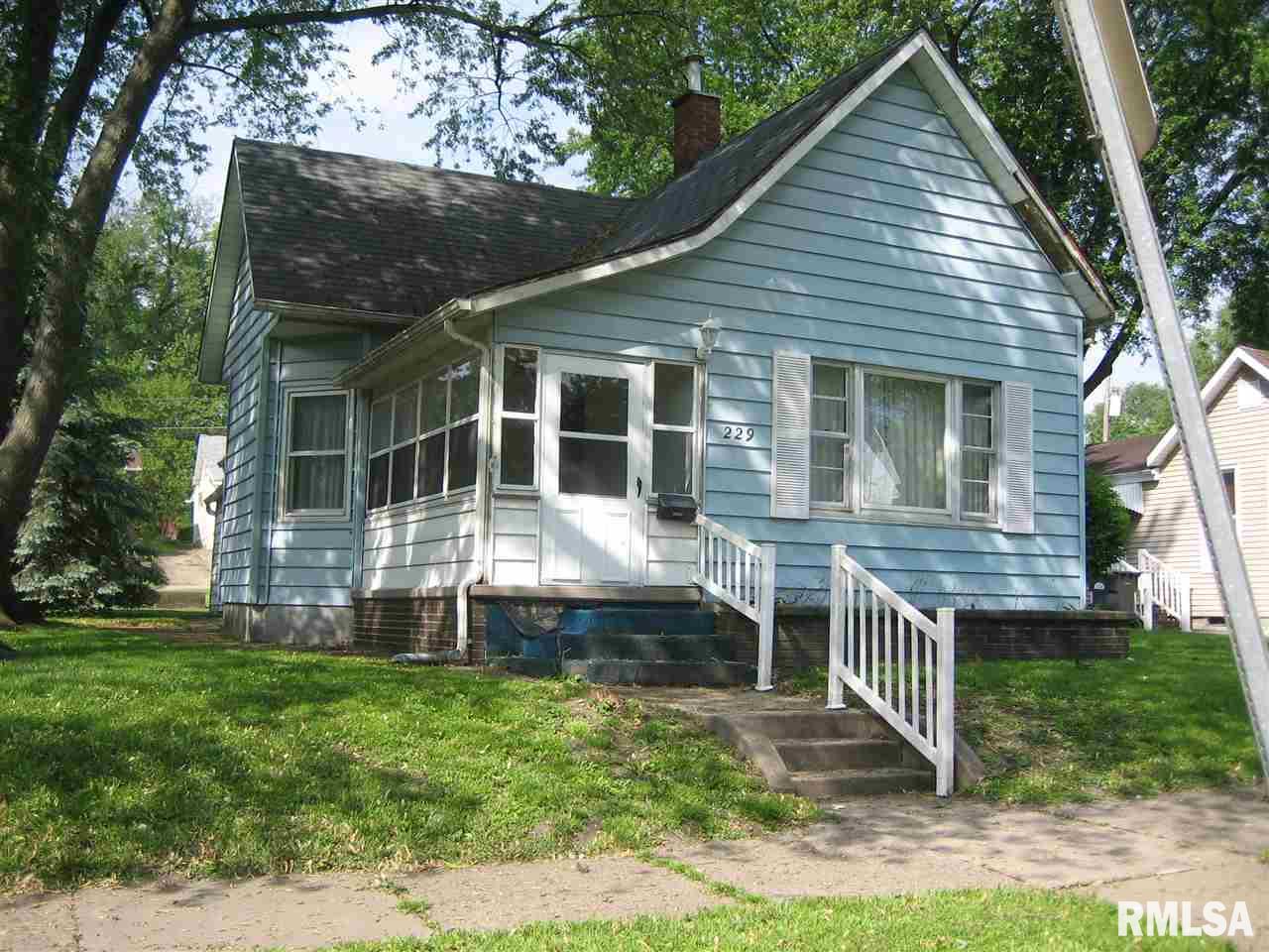 229 19th Place Clinton, IA 52732 - Photo 1 of 2 Gallery Image 1