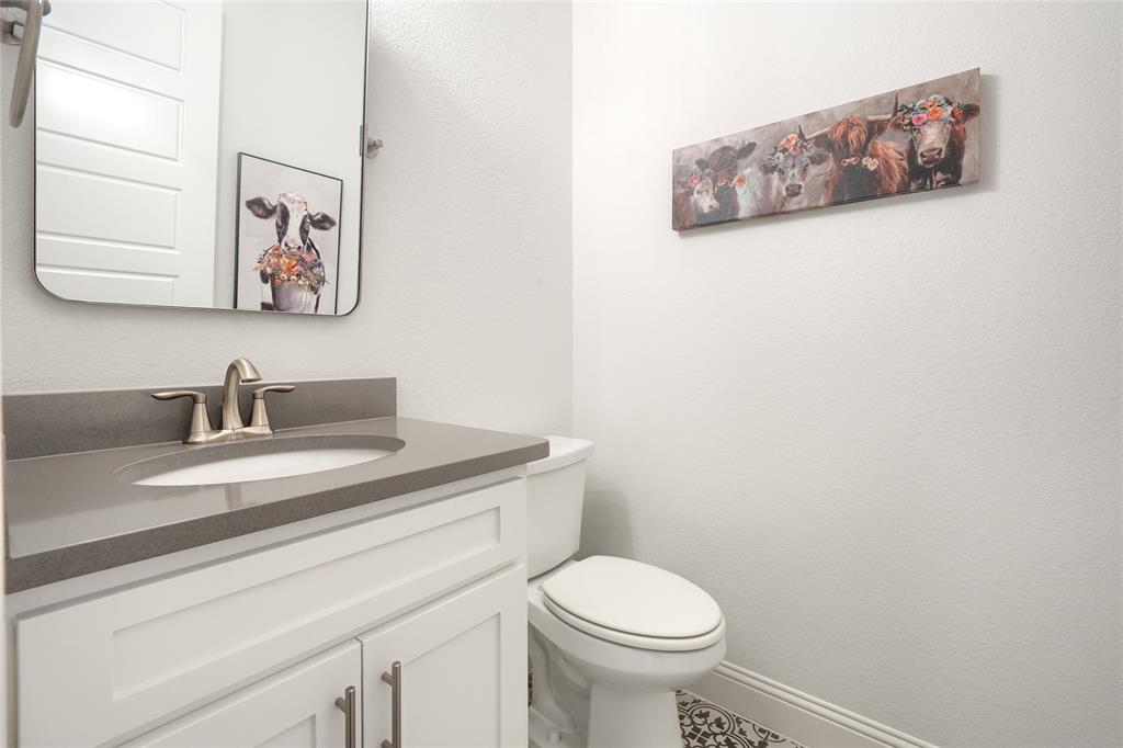 462 Infinito Drive Sunnyvale, TX 75182 - Photo 35 of 37 Bathroom with baseboards and vanity
