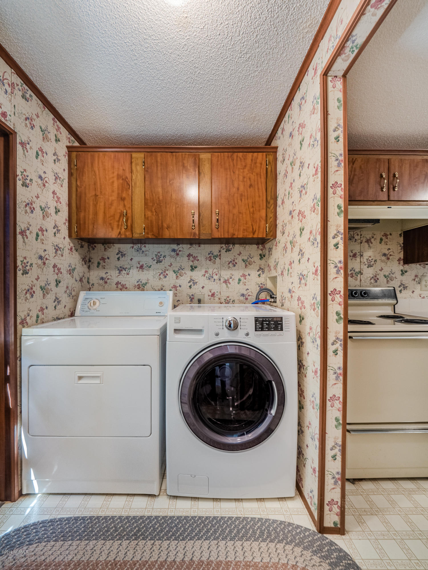211 Doe Ridge Road Hampstead, NC 28443 - Photo 10 of 27 Laundry room off of kitchen