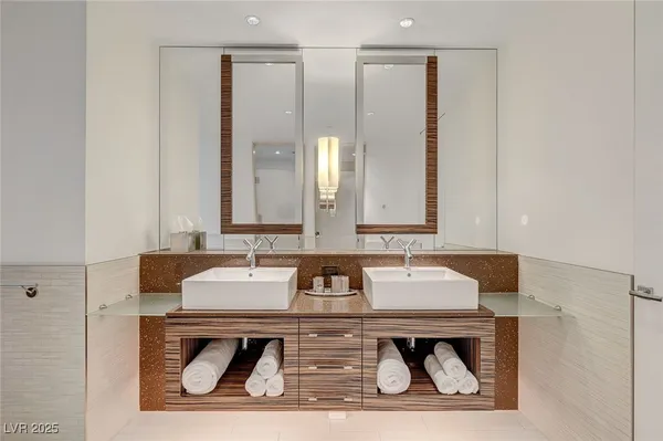 $20,000 | 3750 South Las Vegas Boulevard, Unit 3505, Las Vegas, NV 89158