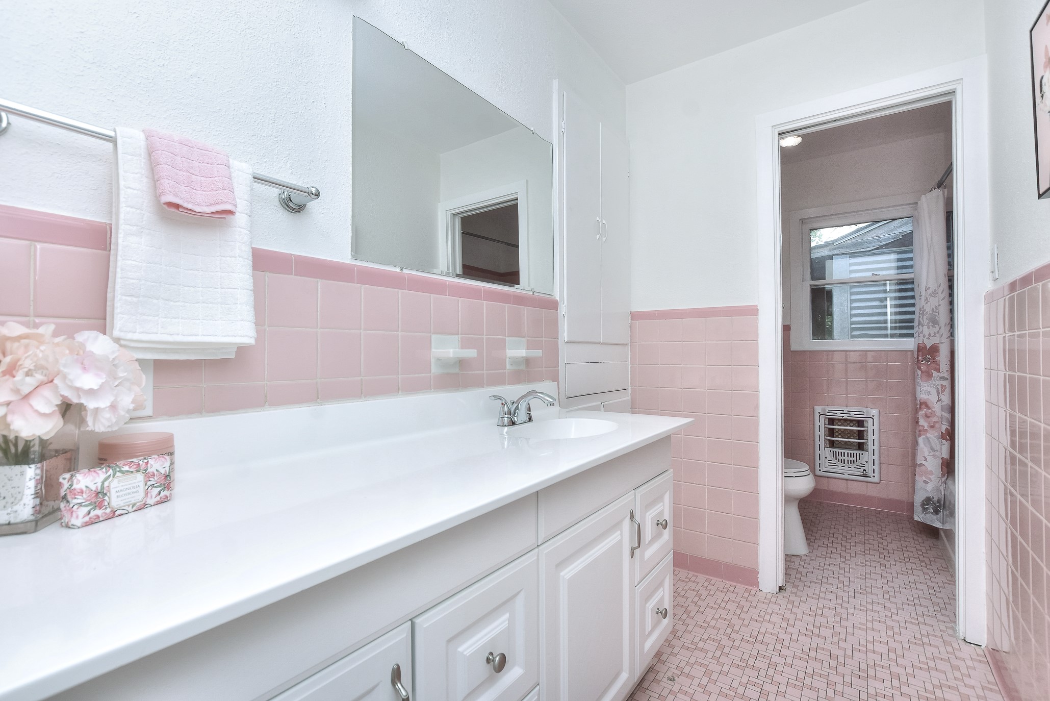 1309 Ridgemont Drive Austin, TX 78723 - Photo 23 of 35 Bathroom #2 offers an abundance of vintage charm! Many homes in this sought after neighborhood only offer 1 bathroom!