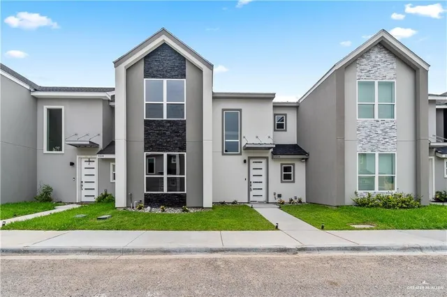 $2,200 | 5516 North Crown Point, Pharr, TX 78577