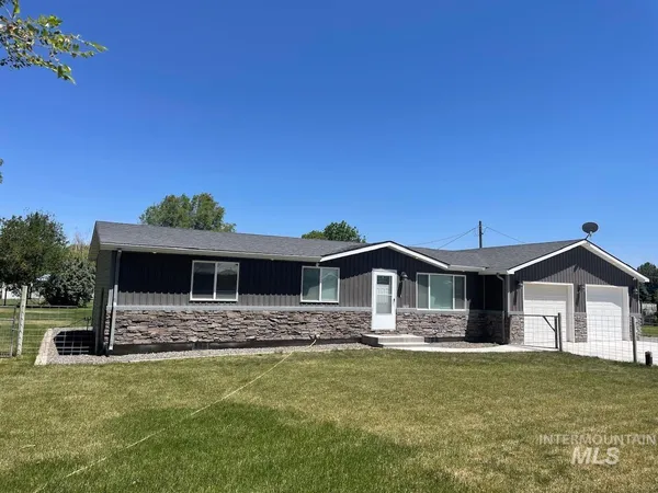 $320,000 | 318 Redwood Drive, Burley, ID 83318