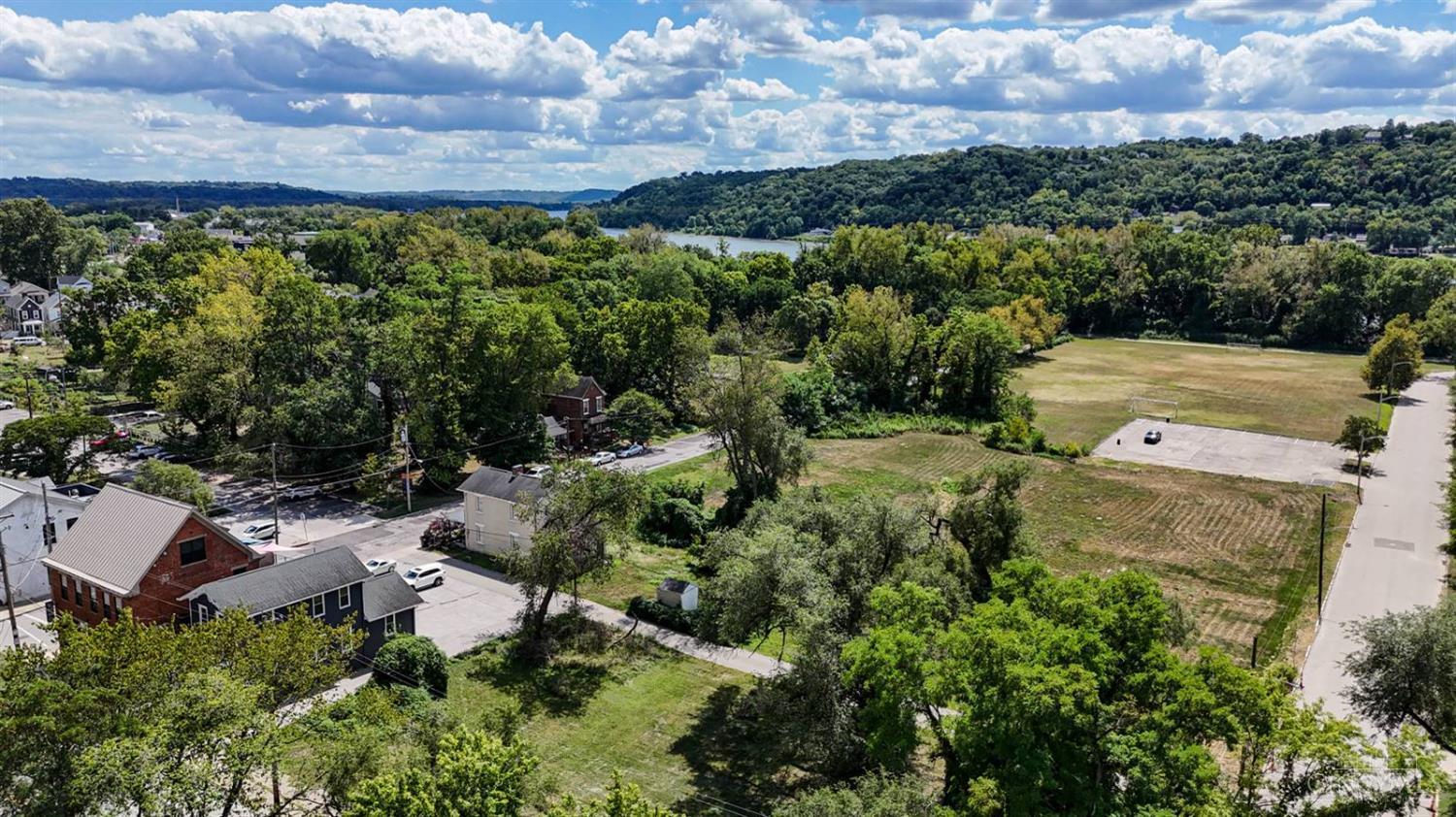 3219 Riverside Drive Cincinnati, OH 45226 - Photo 3 of 10