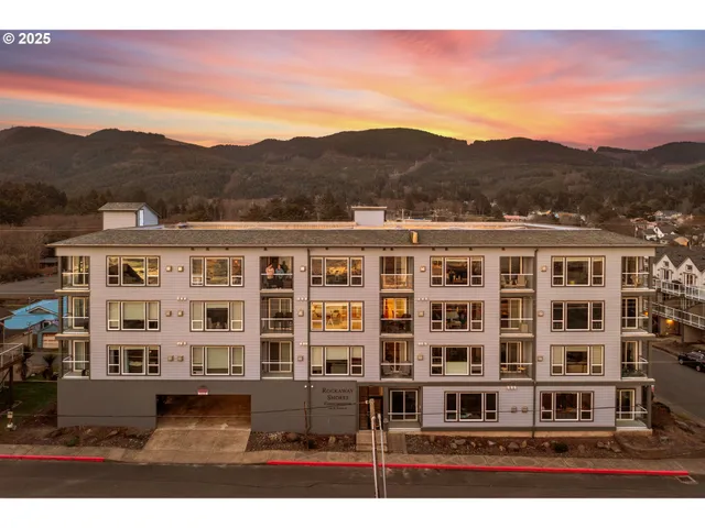 $544,000 | 300 North Pacific Street, Unit 43, Rockaway Beach, OR 97136