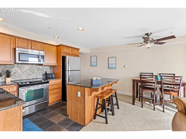 $544,000 | 300 North Pacific Street, Unit 43, Rockaway Beach, OR 97136