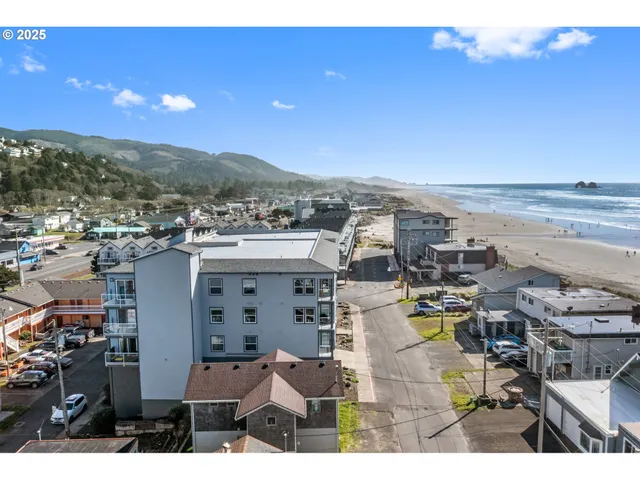 $544,000 | 300 North Pacific Street, Unit 43, Rockaway Beach, OR 97136