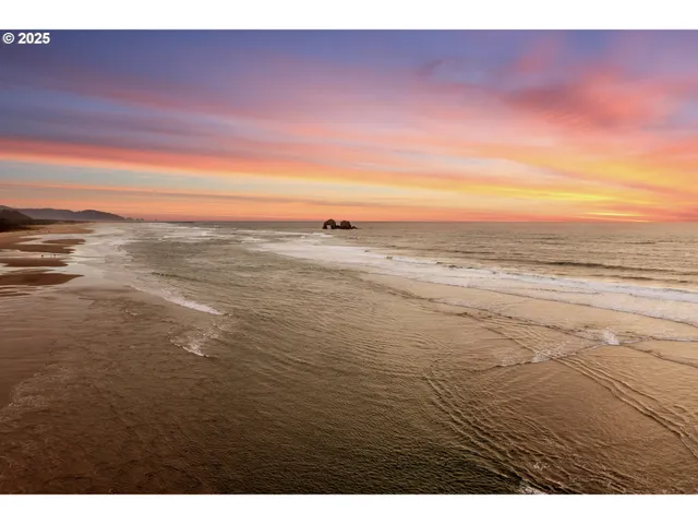 $544,000 | 300 North Pacific Street, Unit 43, Rockaway Beach, OR 97136