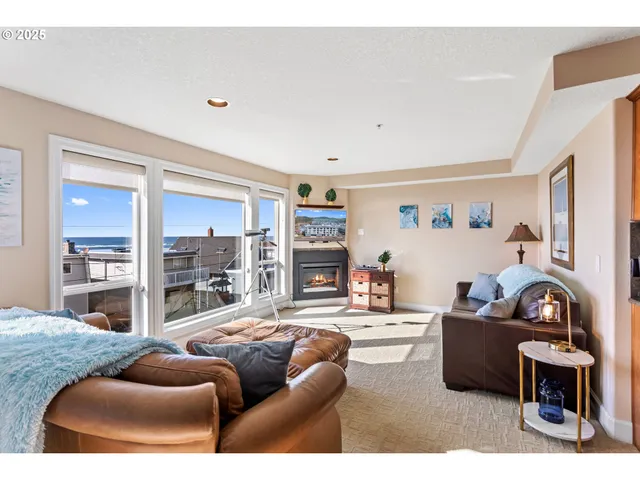 $544,000 | 300 North Pacific Street, Unit 43, Rockaway Beach, OR 97136