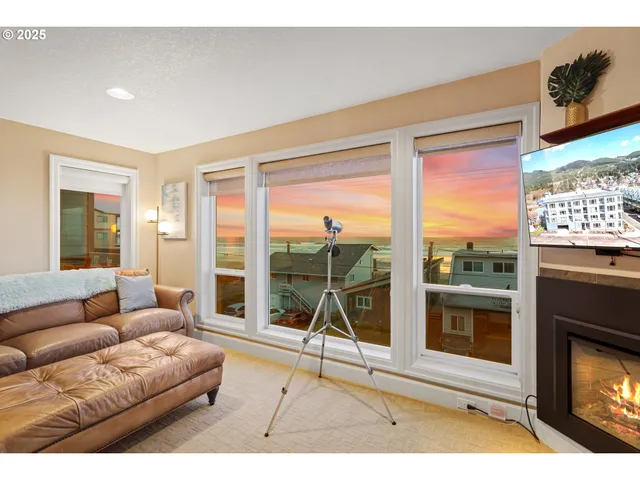 $544,000 | 300 North Pacific Street, Unit 43, Rockaway Beach, OR 97136