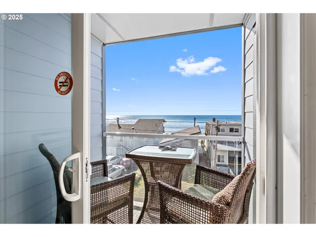 $544,000 | 300 North Pacific Street, Unit 43, Rockaway Beach, OR 97136