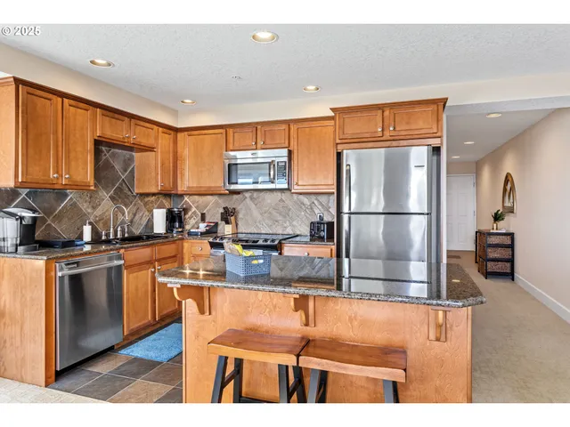$544,000 | 300 North Pacific Street, Unit 43, Rockaway Beach, OR 97136