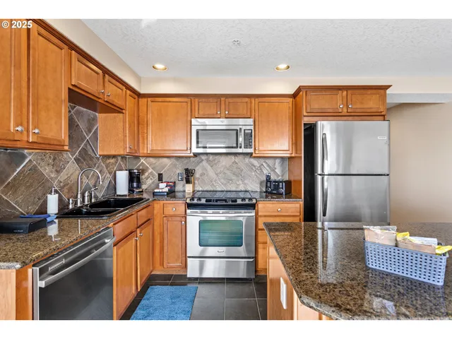 $544,000 | 300 North Pacific Street, Unit 43, Rockaway Beach, OR 97136