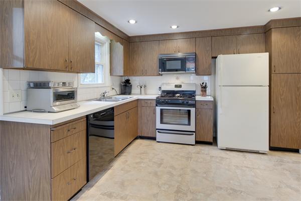5 Pamela Road Natick, MA 01760 - Photo 8 of 25 Gallery Image 8