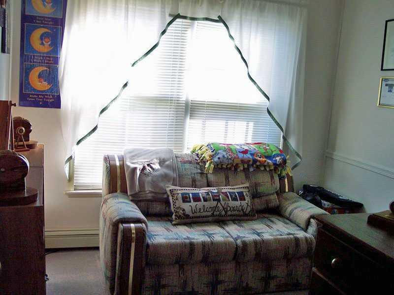 90 Cedar Street Millinocket, ME 04462 - Photo 11 of 32 Living Room.