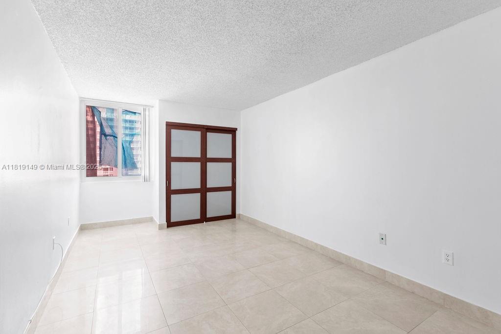 850 North Miami Avenue, Unit W1001 Miami, FL 33136 - Photo 12 of 30 an empty room with a window
