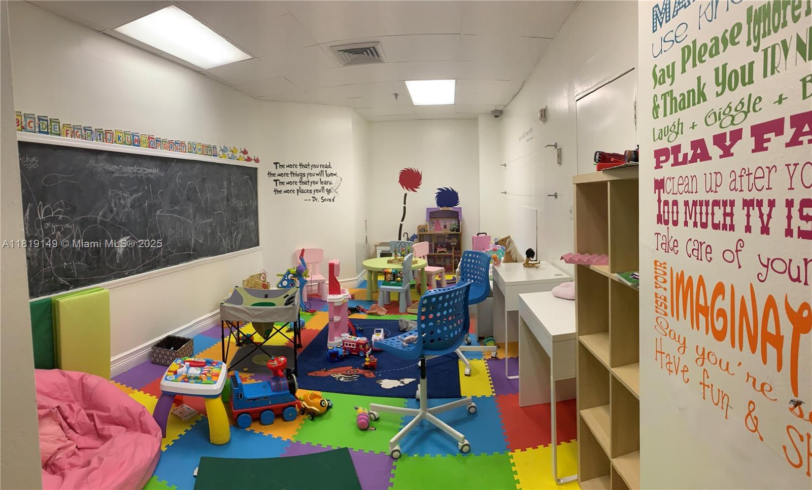 850 North Miami Avenue, Unit W1001 Miami, FL 33136 - Photo 20 of 30 a play room with toys