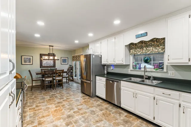 $359,900 | 1746 Rainbow Circle Northeast, Dalton, GA 30721