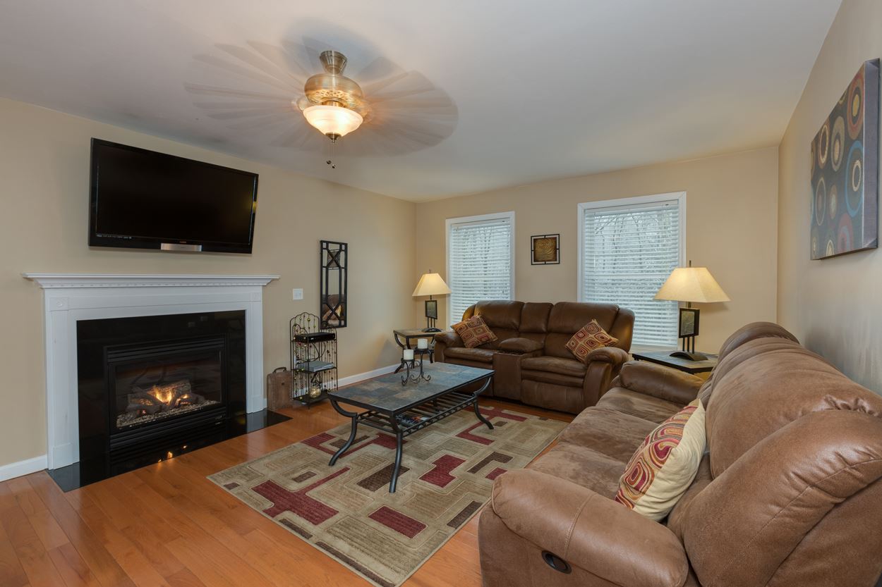 43 Lampton Drive Derry, NH 03038 - Photo 19 of 38