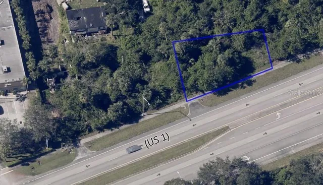 a view of entryway with outdoor area