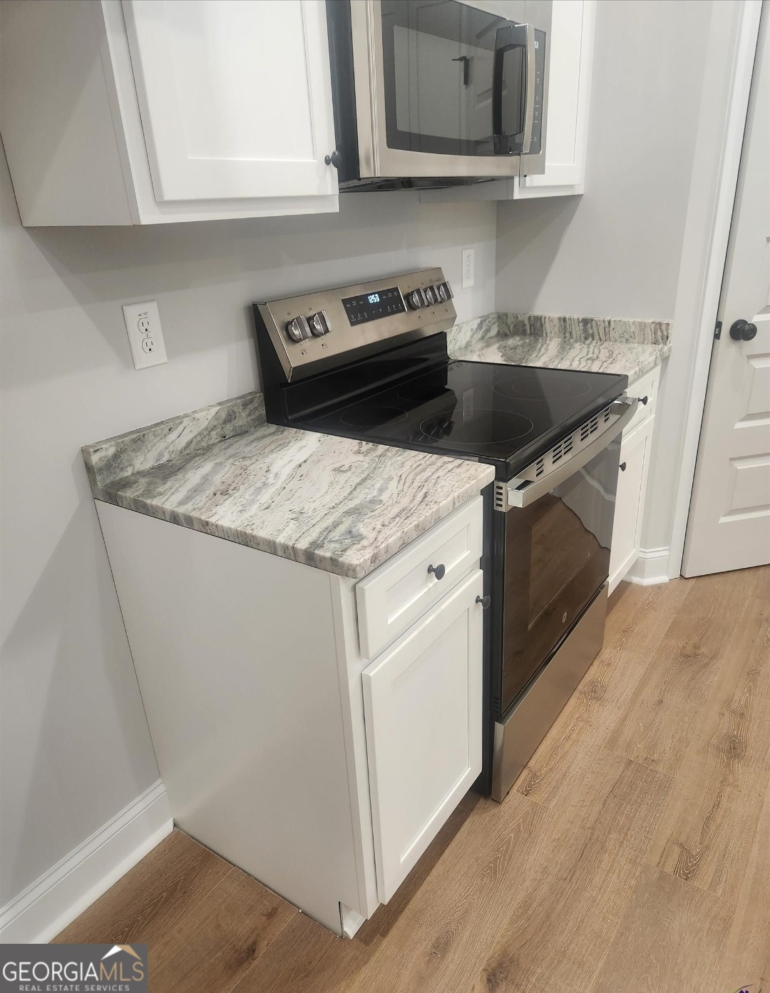 102 Silver Maple Court Byron, GA 31008 - Photo 8 of 17 a kitchen with a sink stove and cabinets