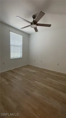 en empty room with wooden floor