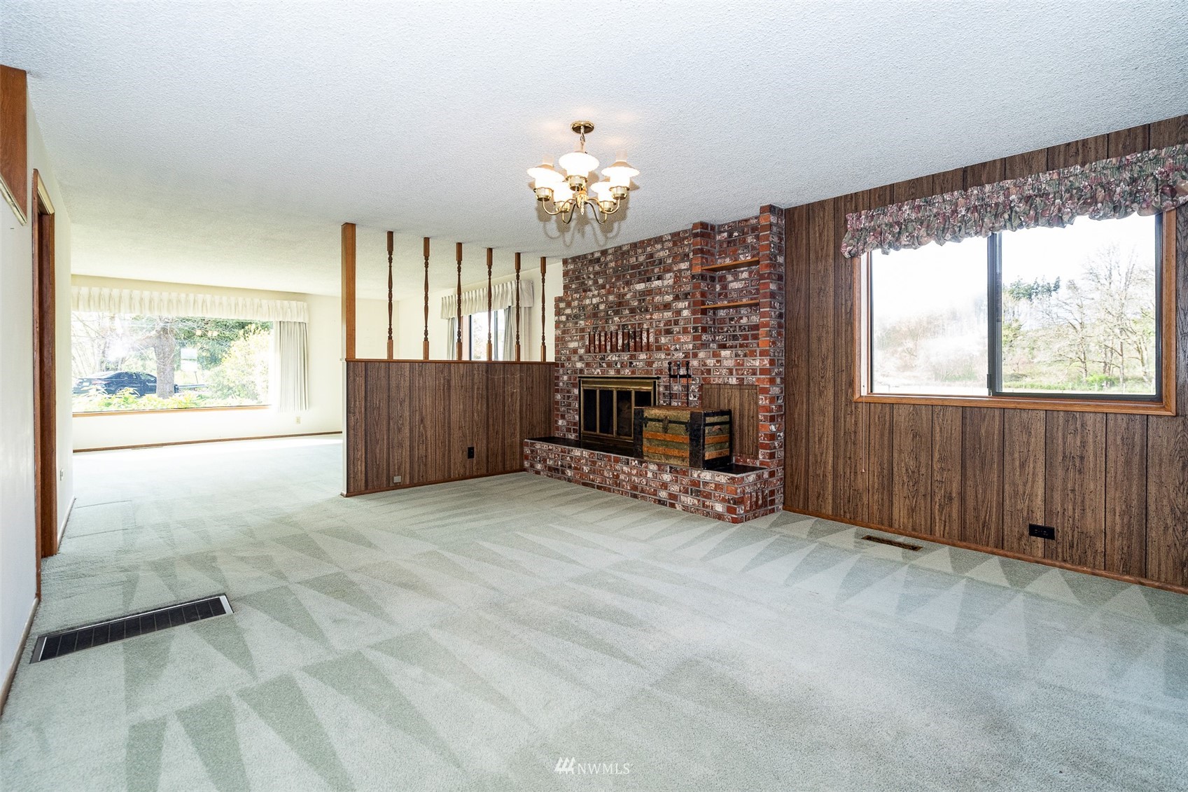 172 Bunker Creek Road Chehalis, WA 98532 - Photo 14 of 40 a view of an empty room with a window
