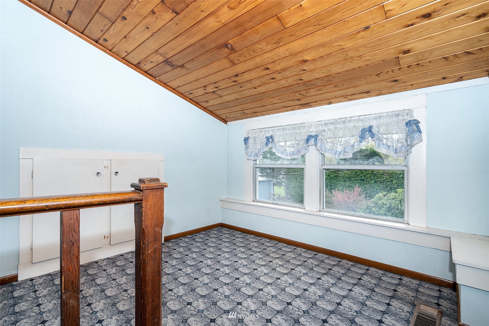 172 Bunker Creek Road Chehalis, WA 98532 - Photo 24 of 40 a view of empty room with windows