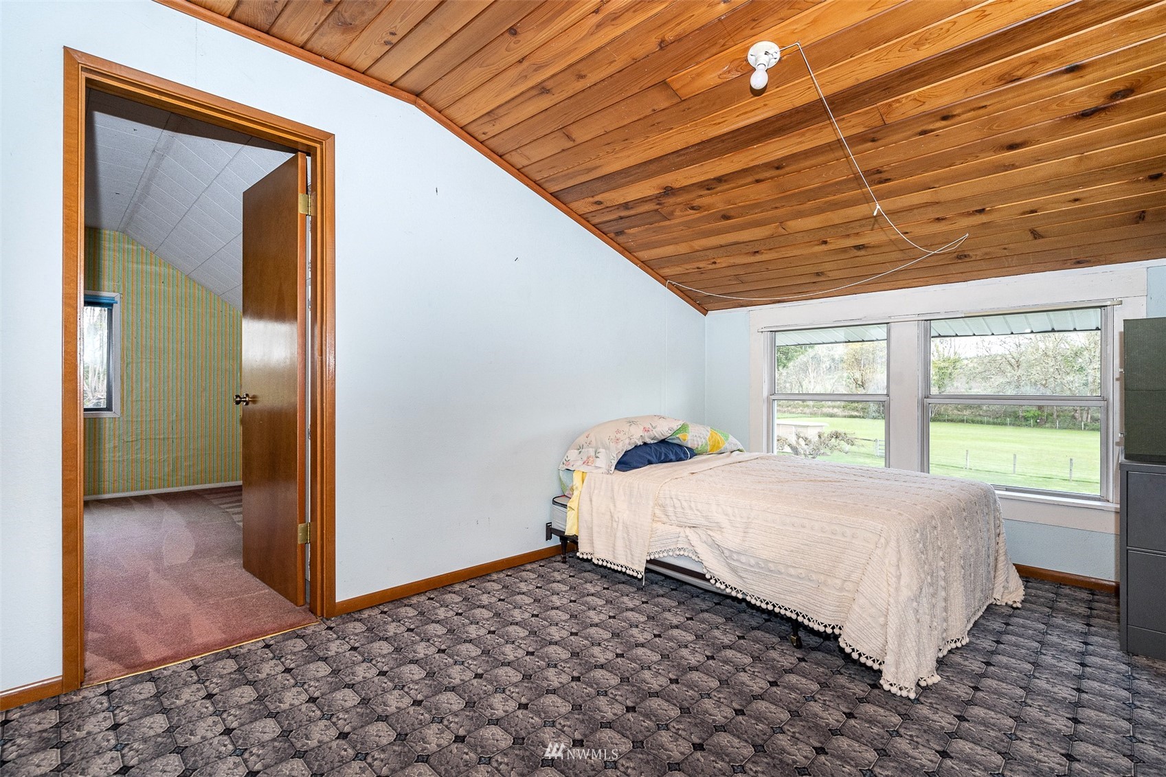 172 Bunker Creek Road Chehalis, WA 98532 - Photo 27 of 40 a bedroom with a bed and a window
