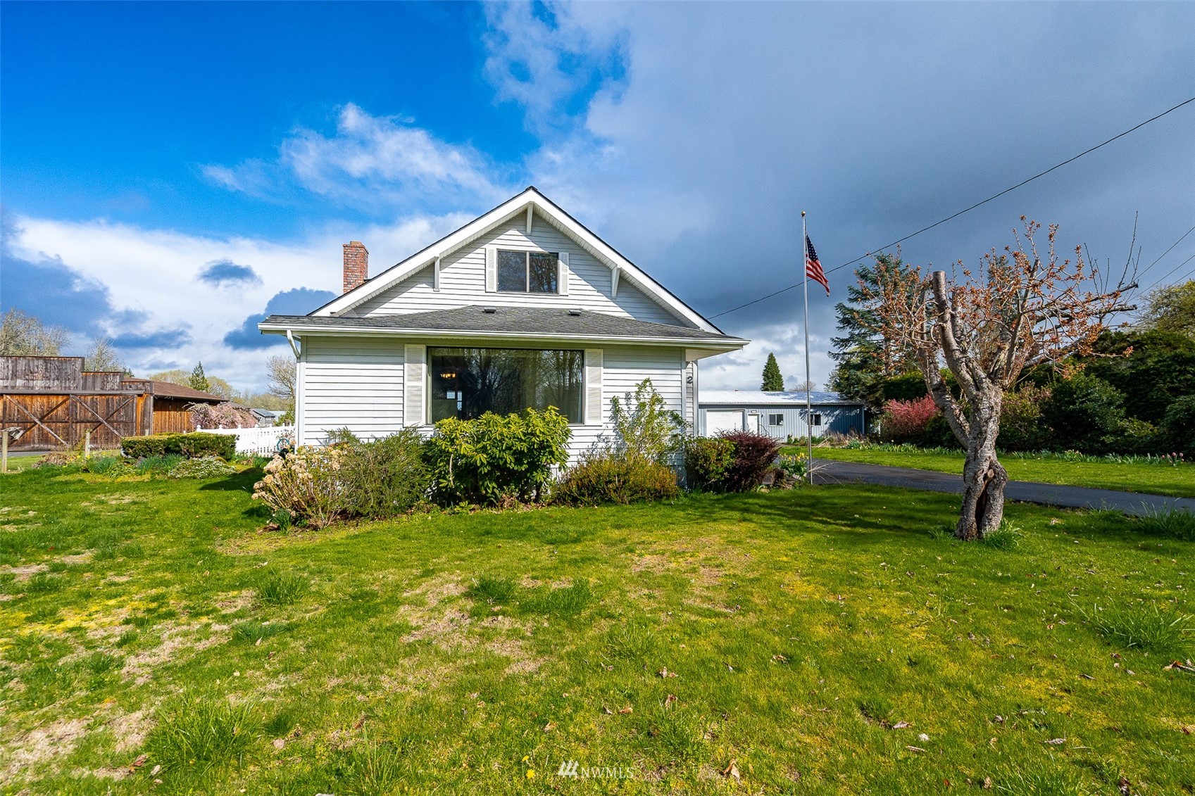 172 Bunker Creek Road Chehalis, WA 98532 - Photo 38 of 40 a front view of a house with garden