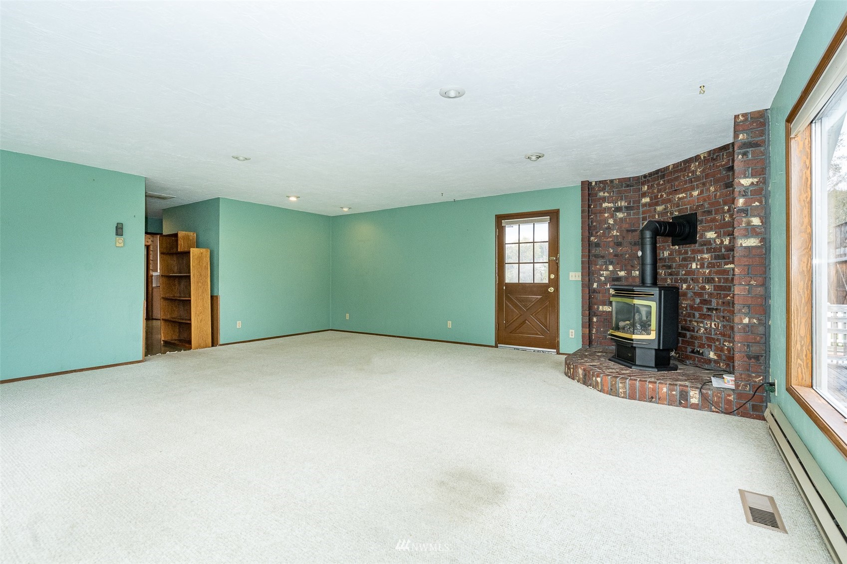 172 Bunker Creek Road Chehalis, WA 98532 - Photo 7 of 40 a view of an empty room with window and fire place