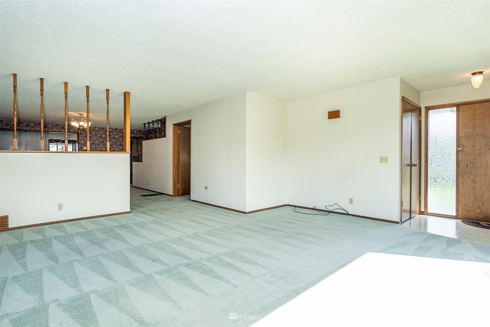 172 Bunker Creek Road Chehalis, WA 98532 - Photo 9 of 40 a view of a room with a large window