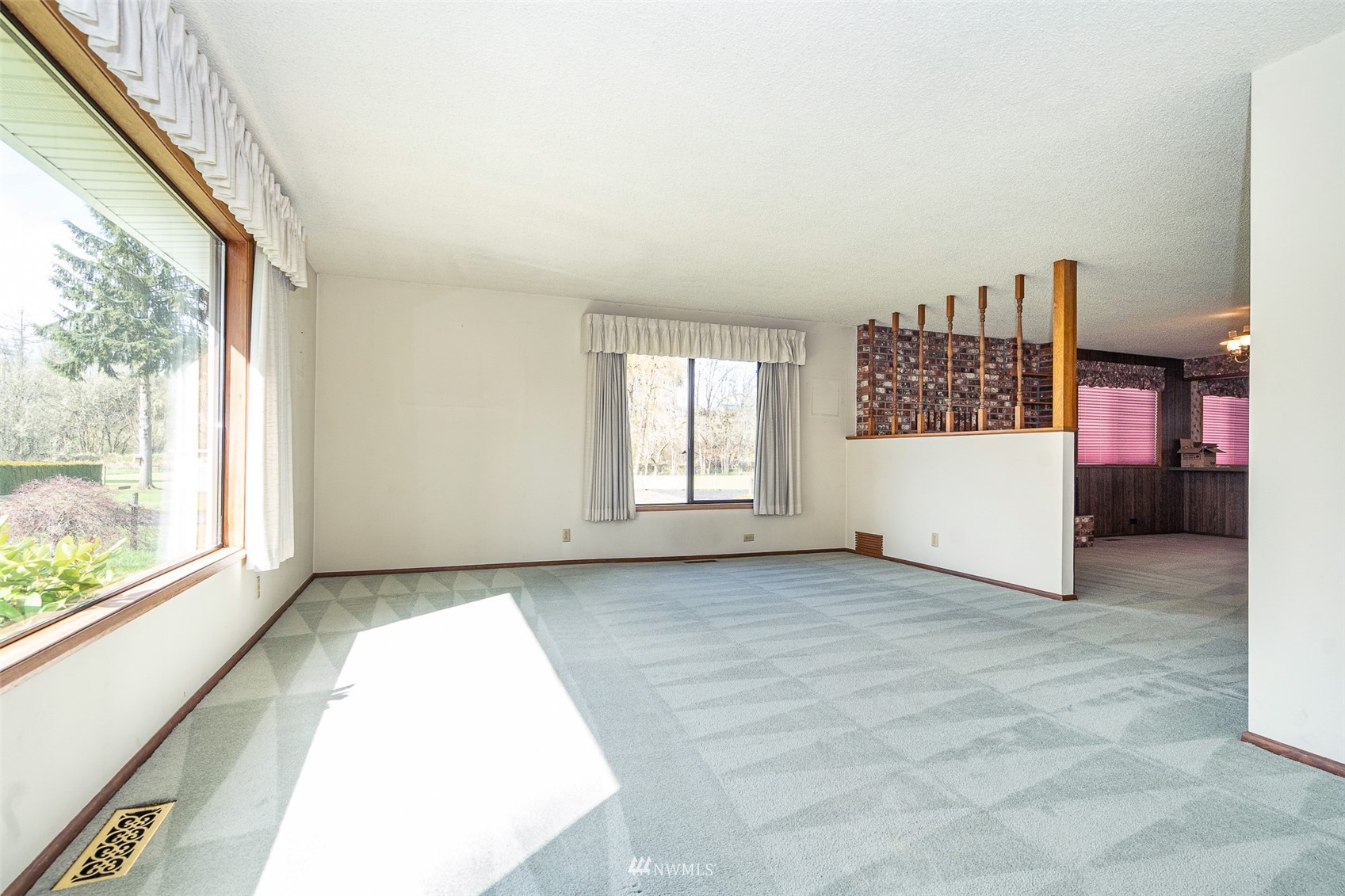 172 Bunker Creek Road Chehalis, WA 98532 - Photo 10 of 40 a view of an empty room with a window
