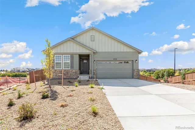 a view of a terrace with a outdoor space