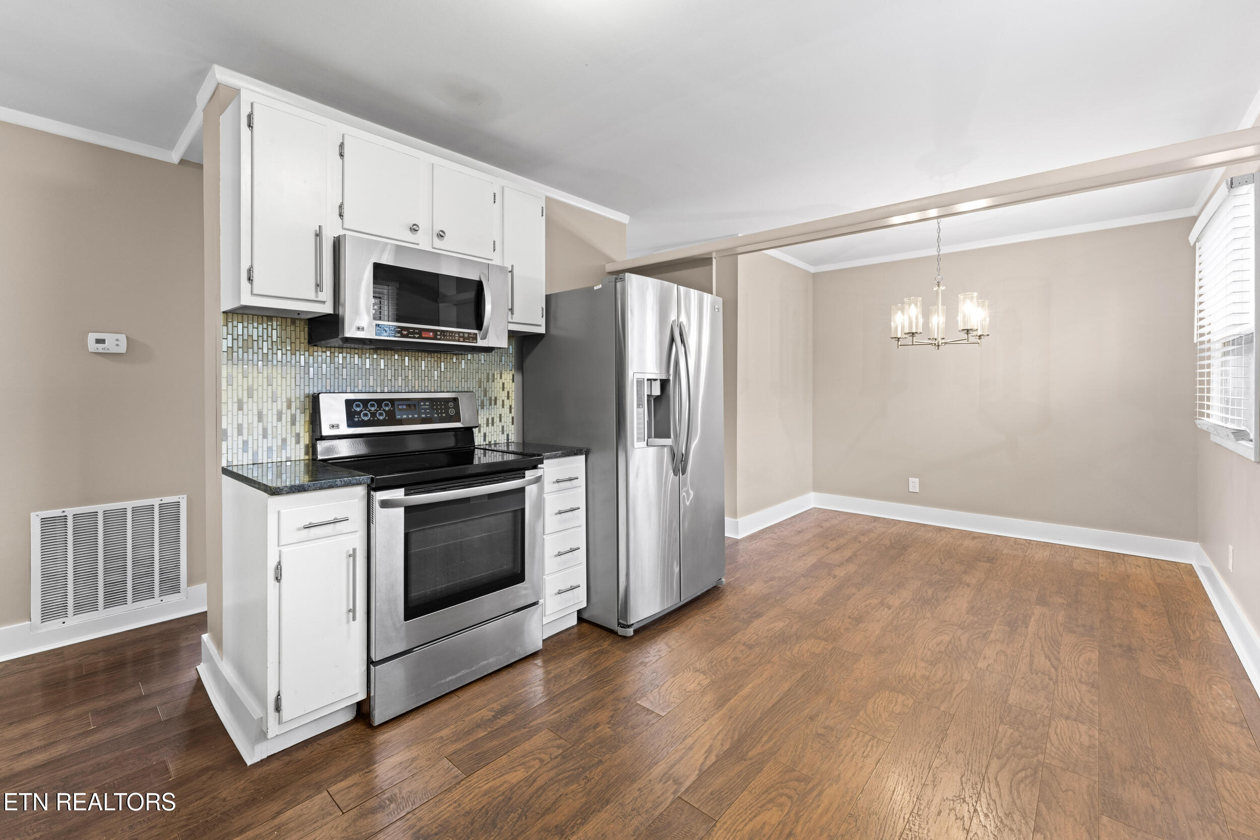 8209 Tamarack Road Knoxville, TN 37919 - Photo 11 of 36 8209 tamarack road-11