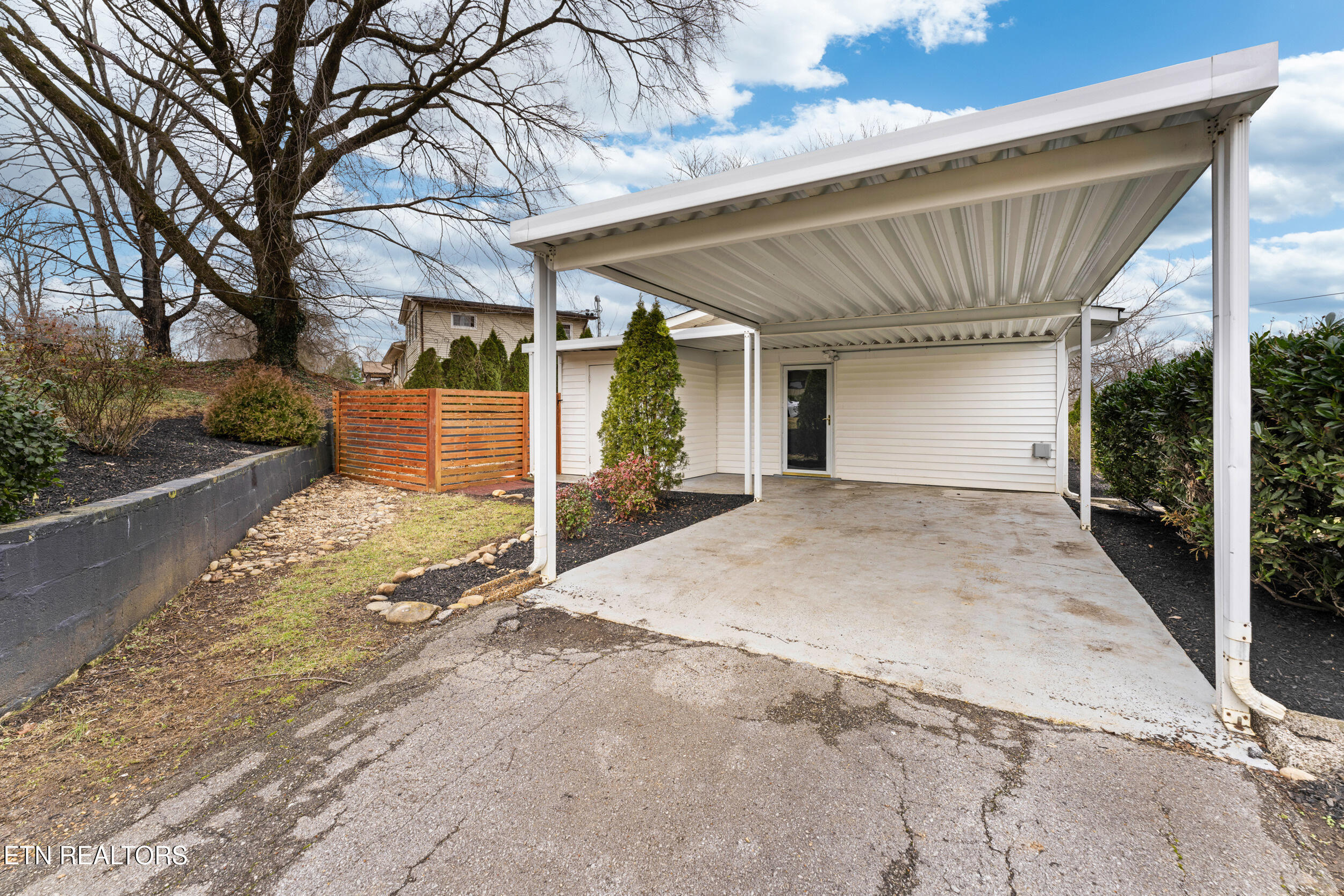 8209 Tamarack Road Knoxville, TN 37919 - Photo 27 of 36 8209 tamarack road-27
