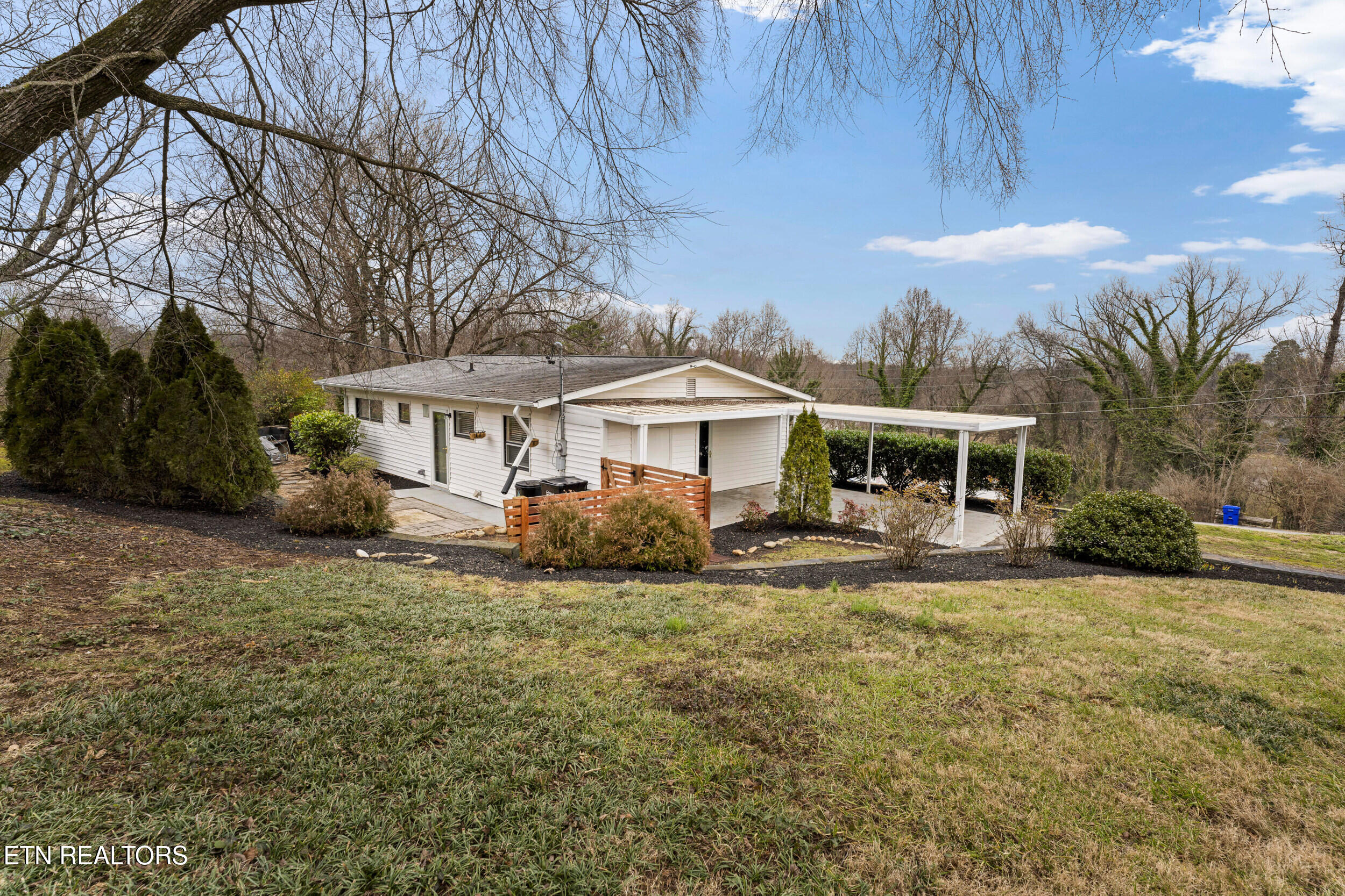 8209 Tamarack Road Knoxville, TN 37919 - Photo 3 of 36 8209 tamarack road-03