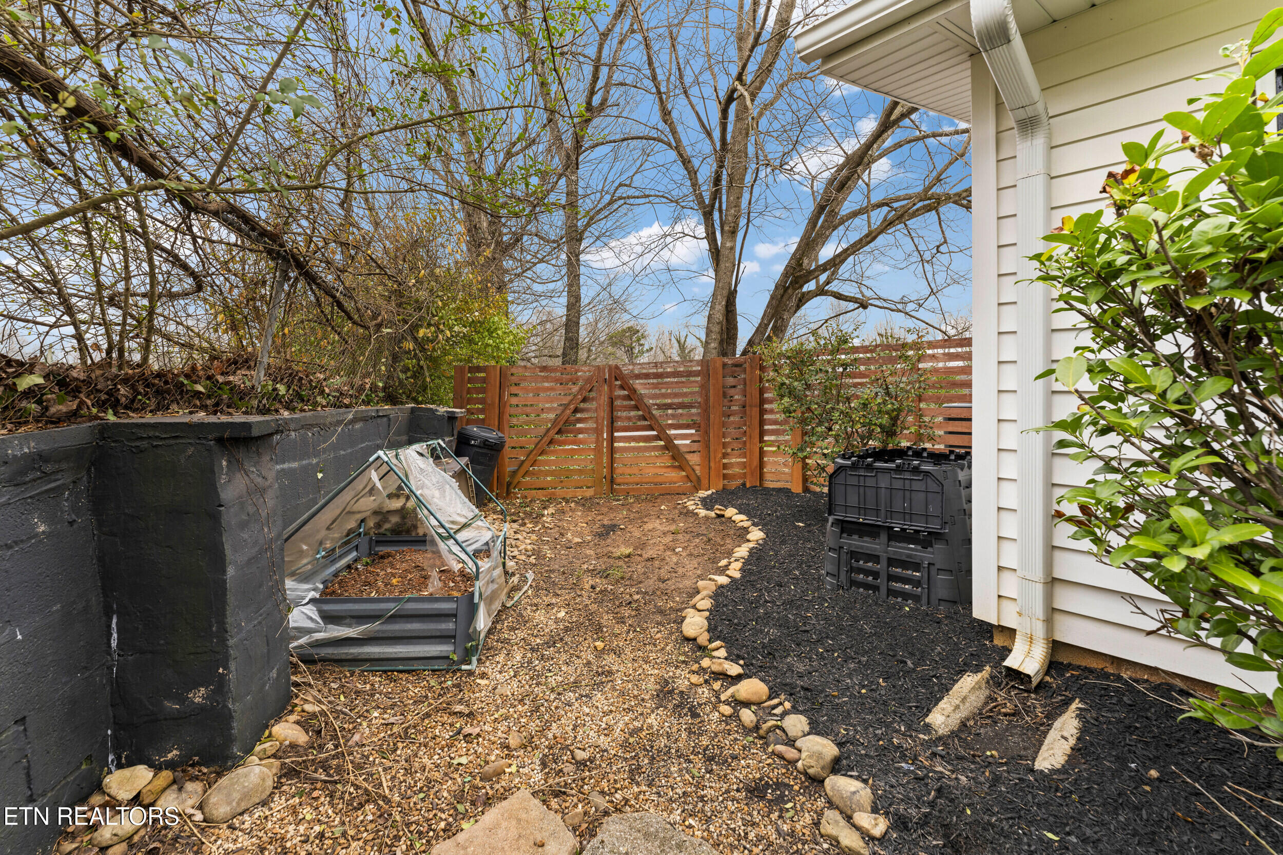 8209 Tamarack Road Knoxville, TN 37919 - Photo 31 of 36 8209 tamarack road-31