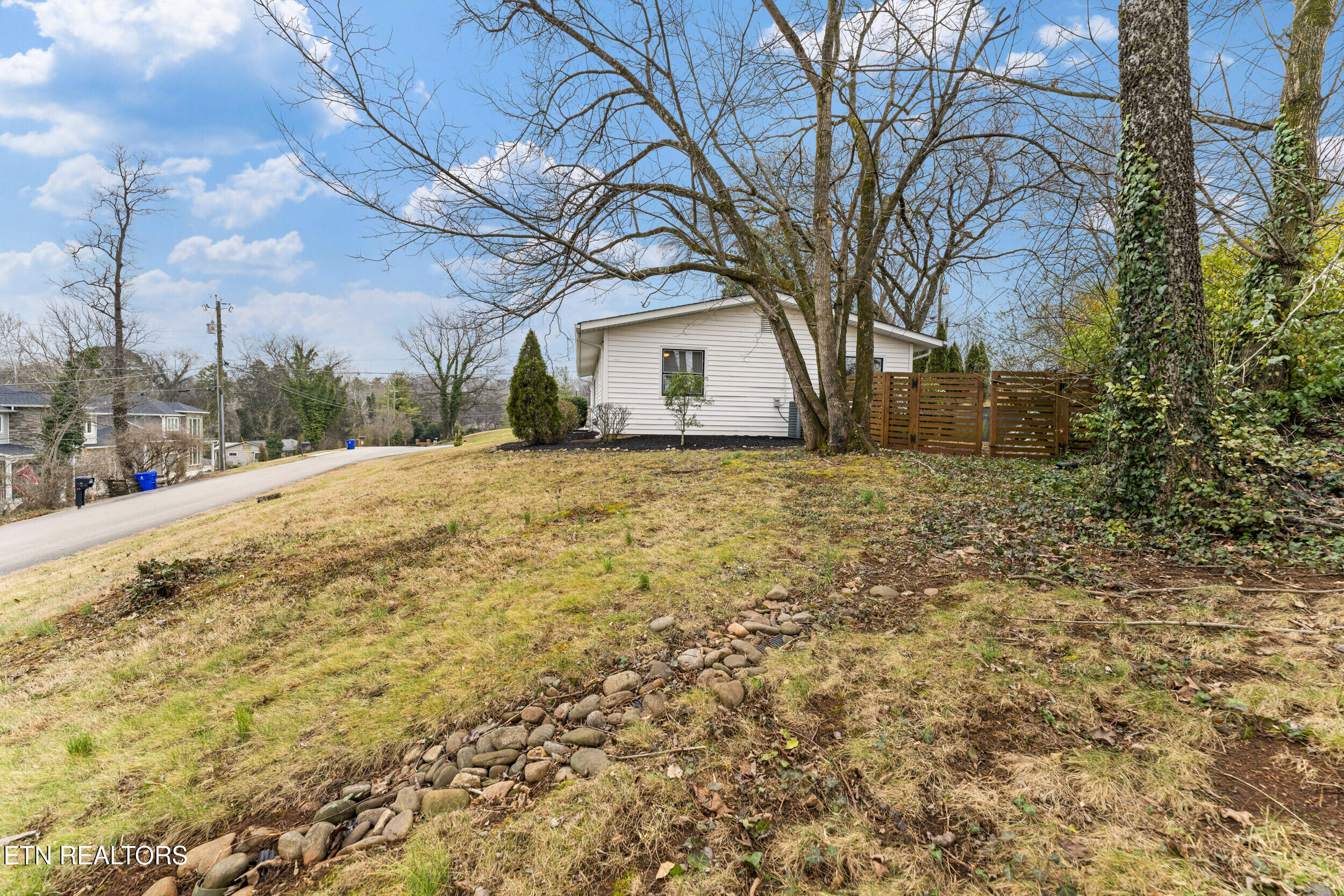 8209 Tamarack Road Knoxville, TN 37919 - Photo 33 of 36 8209 tamarack road-33