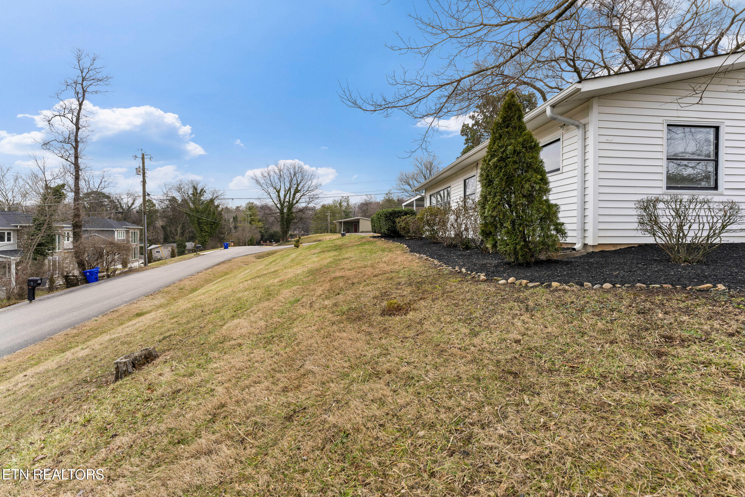 8209 Tamarack Road Knoxville, TN 37919 - Photo 34 of 36 8209 tamarack road-34