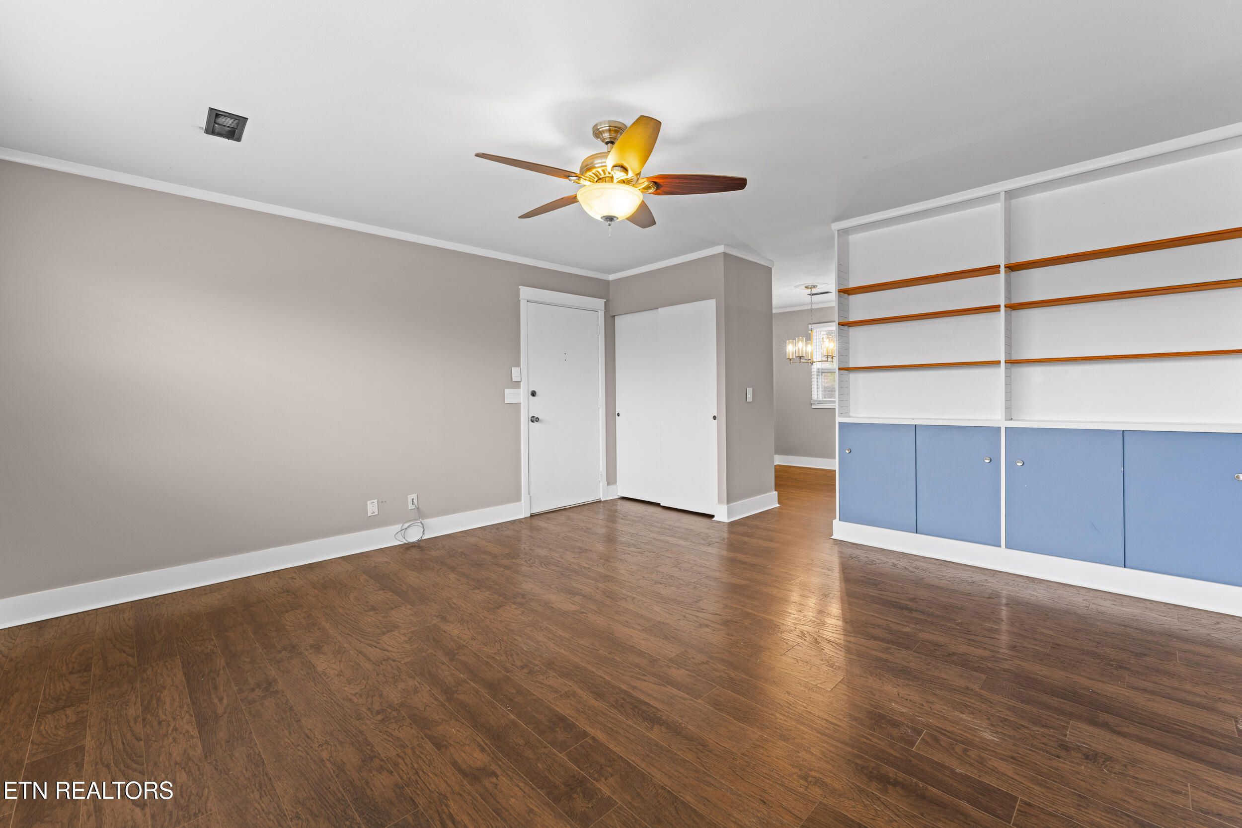 8209 Tamarack Road Knoxville, TN 37919 - Photo 5 of 36 8209 tamarack road-05